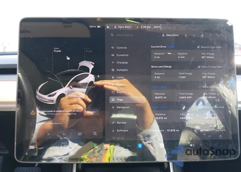 2018 Tesla Model 3 Long Range/Mid Range z USA, uszkodzony, nr VIN 5YJ3E1EA3JF161709